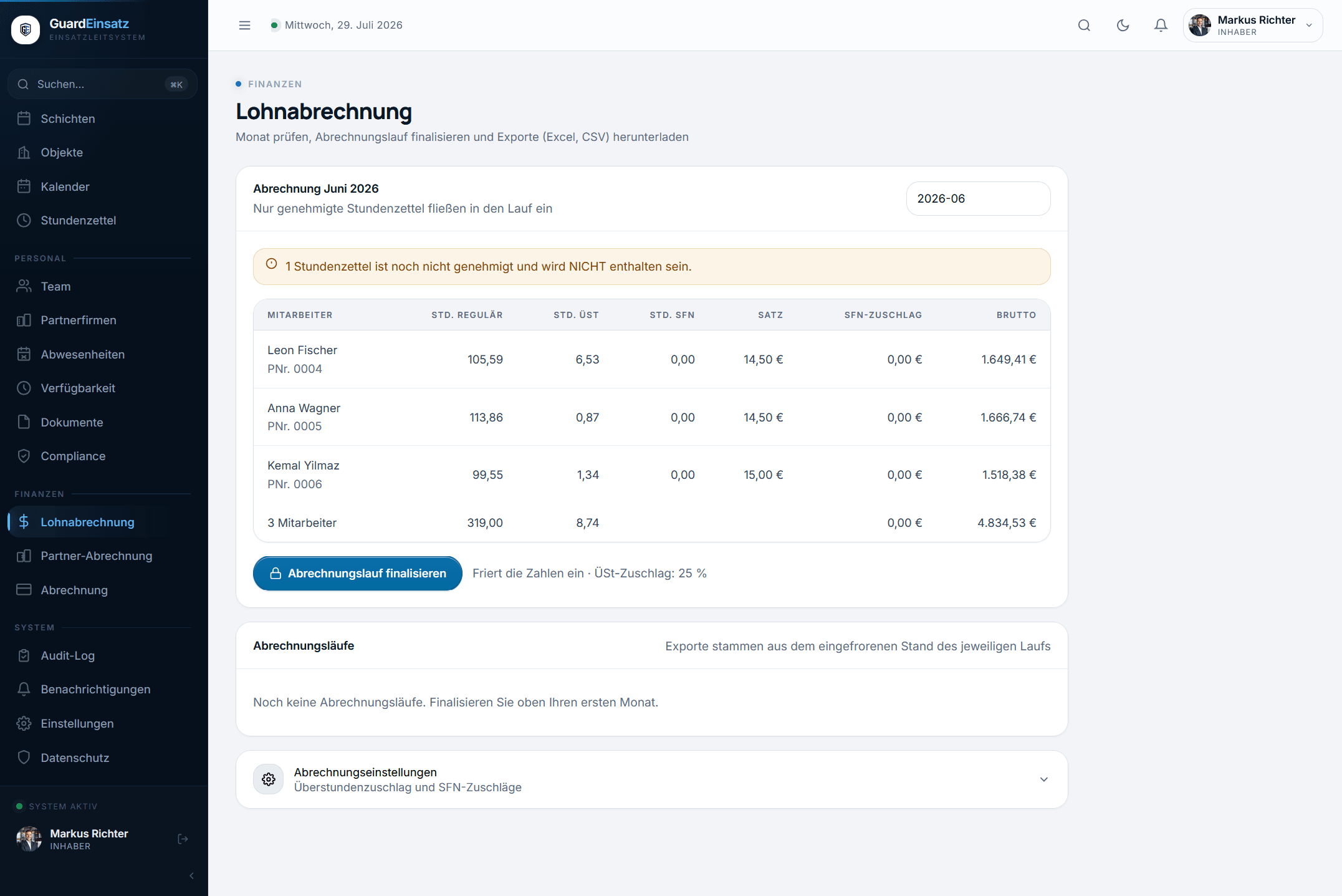 GuardEinsatz payroll: monthly overview per employee with hours, bonuses and gross amount